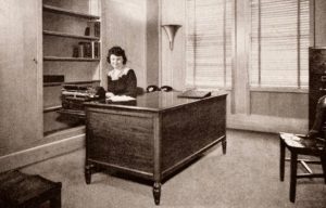 Anyone learn to transcribe audio on a manual typewriter? Dragon will blow your mind! Photo of a secretary in the 1940s.